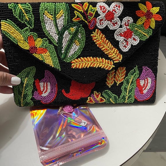 Aratta Fantasy Hand Embellished Clutch/ Crossbody Chain Bag. SOLD OUT STYLE. - Picture 3 of 6